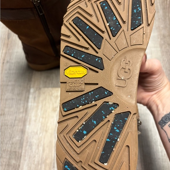 UGG Breida Waterproof Chestnut Boots Fuzzy Lining - Picture 3 of 13